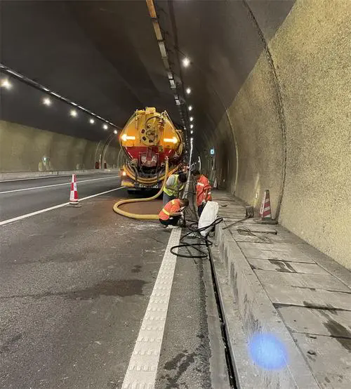 怀来隧道排水渠清淤